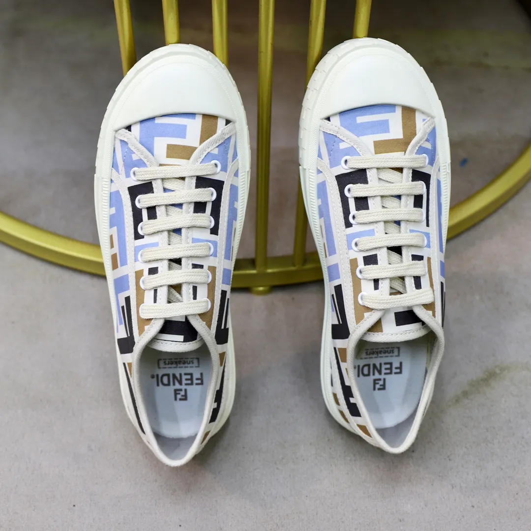 Factory price: 480 original order (couple model) Brand: FENDI Fendi 🙅‍♂️🙅‍♂️🙅‍♂️ Size: Female 35–40, Male 39-44 (45 can be customized) Grade: Official website genuine Material: Imported original LoGO fabric upper Original comfortable lining TPU wear-resistant lightweight outsole Style category: Loafers New trendy shoes Color: actual picture color